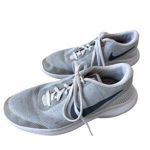 Nike Women’s White Sneakers 7W Wide Lace Up Athletic Running Shoes